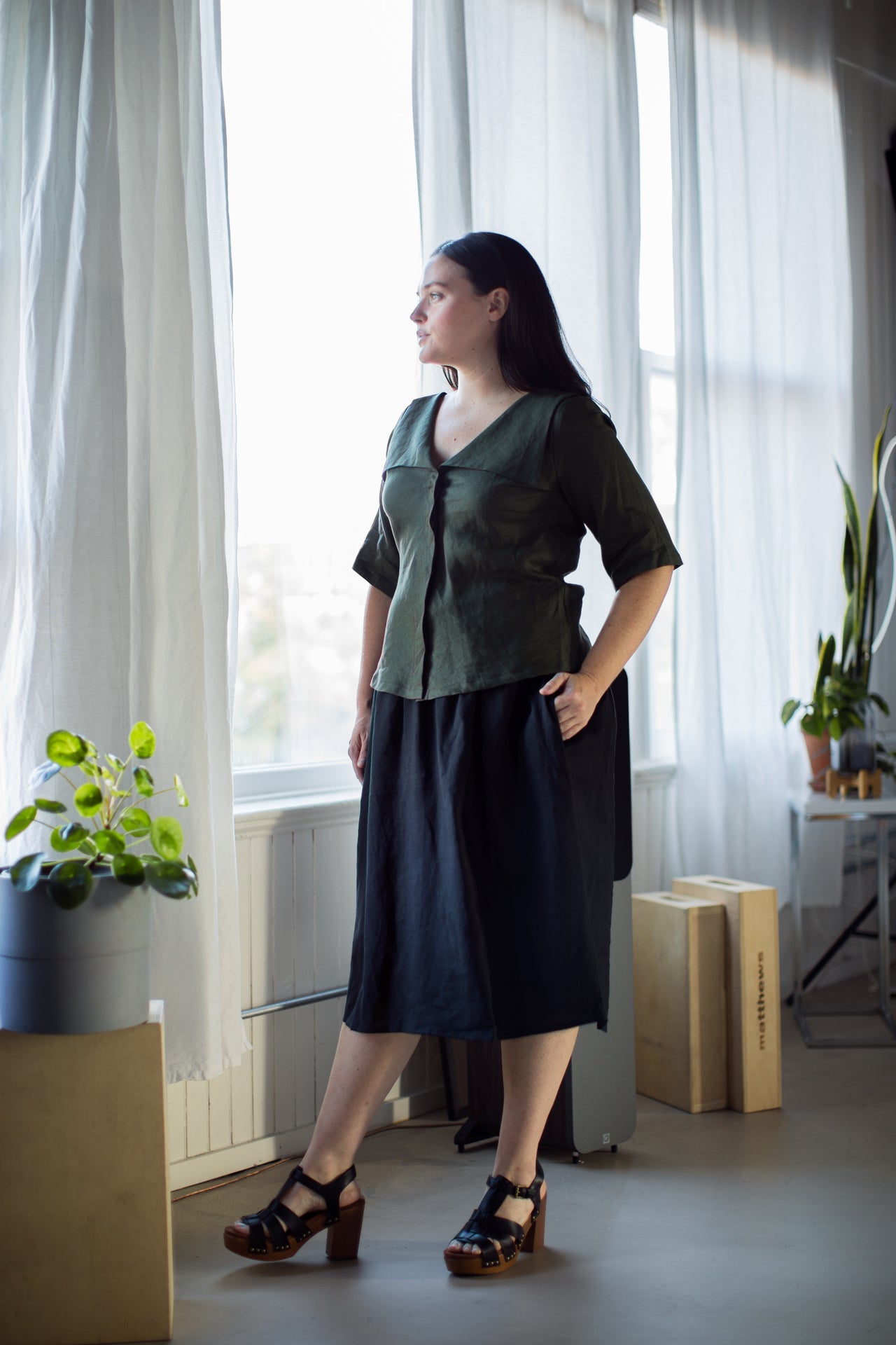 Marta Blouse with Puritan Collar / Olive Green Linen